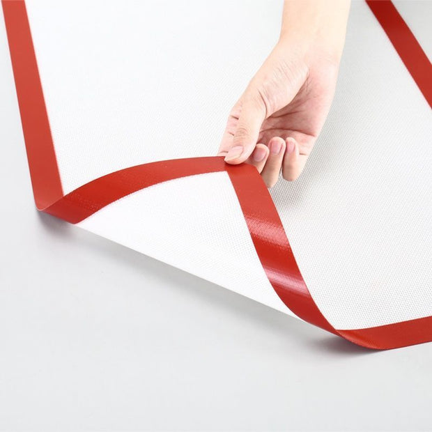 Le tapis de cuisson en silicone est résistant à la chaleur et non collant