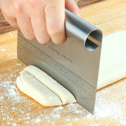 Spatule à pâtisserie en acier inoxydable avec échelle, grattoir à pâte à pizza, outils de décoration de gâteaux fondants, accessoires de cuisine, pâte à gâteau, outil de farine à pizza en acier inoxydable, coupe-pâte, grattoir