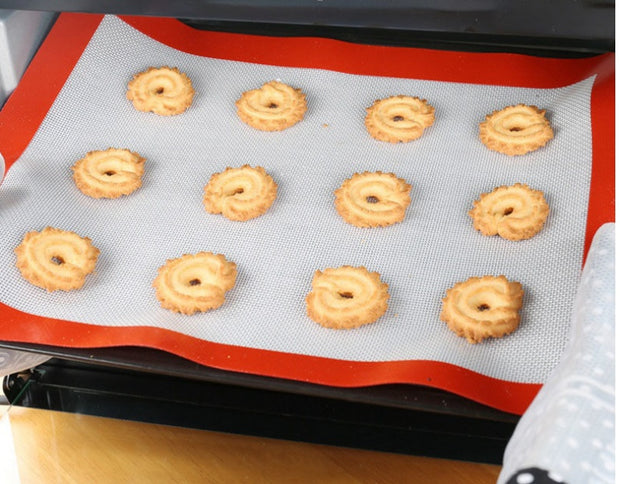 Le tapis de cuisson en silicone est résistant à la chaleur et non collant